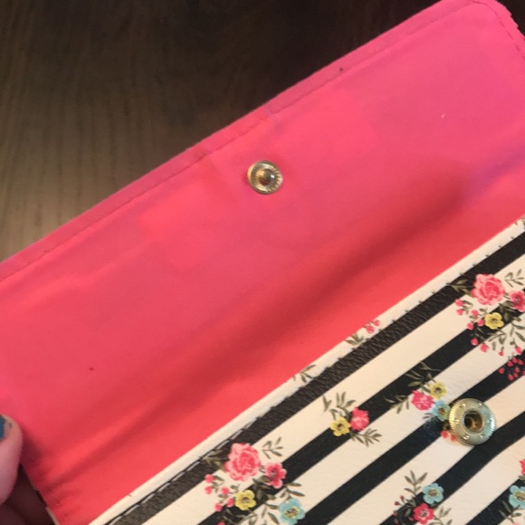Pretty Wallet 🌸 - Picture 9 of 9
